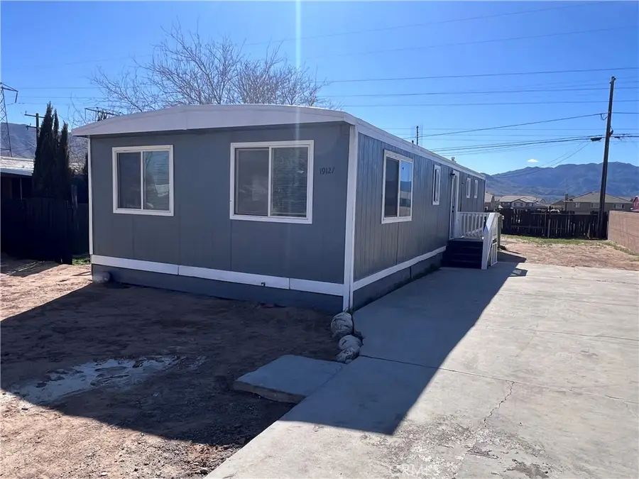 19127 Danbury, Hesperia, CA 92345 - #2