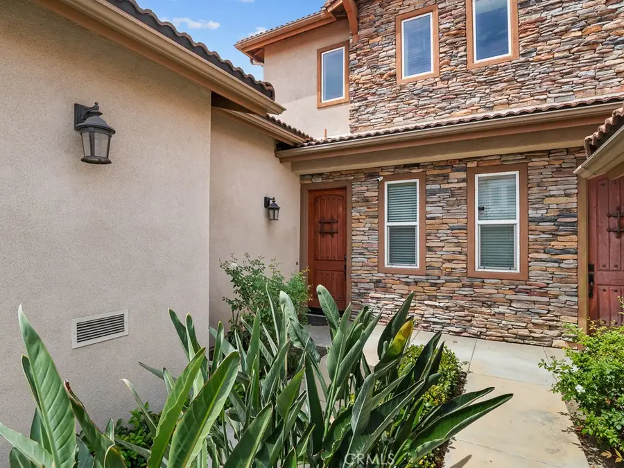 568 Via Pueblo, Riverside, CA 92507 - #2
