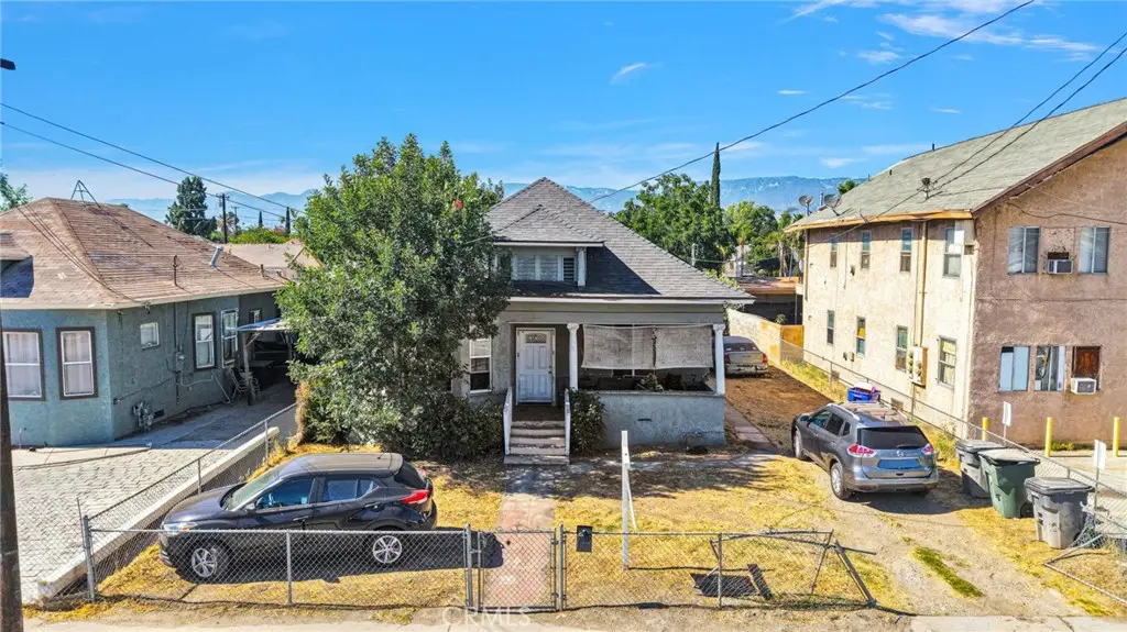 1076 W 5th St, San Bernardino, CA 92411 - #1