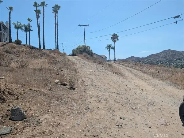 123 Vista Way, Canyon Lake, CA 92587
