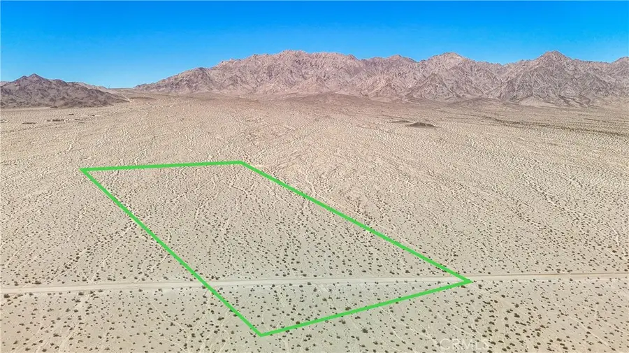 592 Ironage Rd, Twentynine Palms Yucca Valley, CA 92277 - Image #2