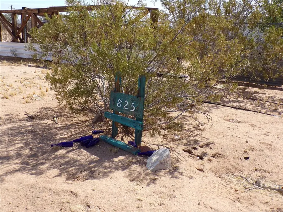 1825 Noble Way, Landers, CA 92285 - #2