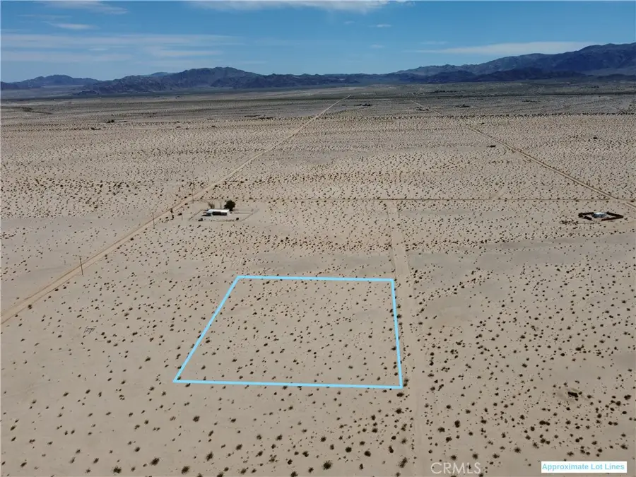 11 Cadiz Avenue, Twentynine Palms Yucca Valley, CA 92277 - #3
