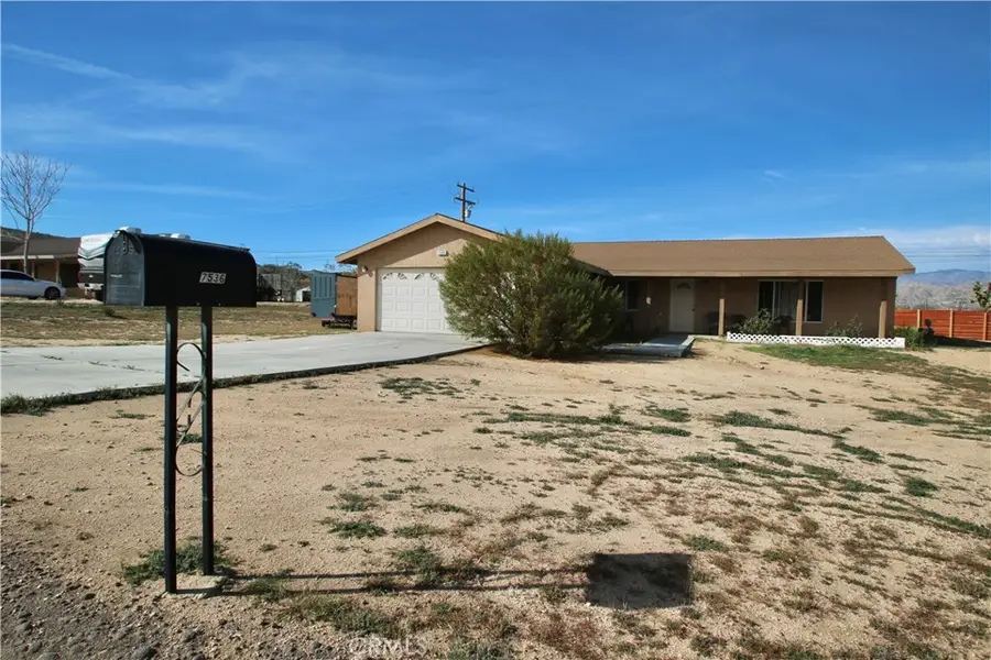 7536 Victoria, Yucca Valley, CA 92284 - #2