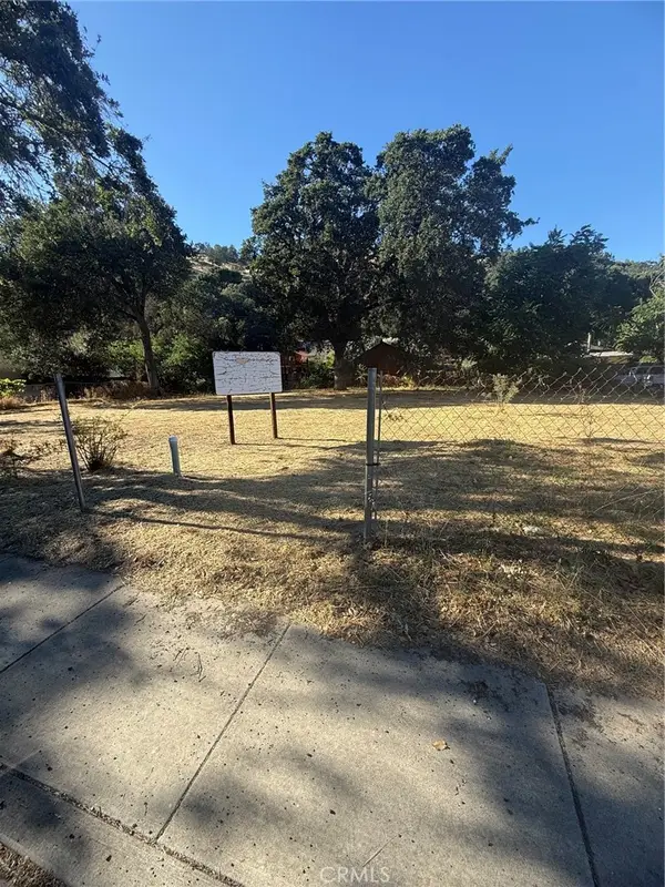 12484 The Plaza, Clearlake Oaks, CA 95423