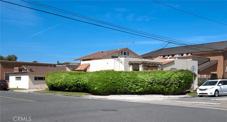2209 Elden Avenue, Costa Mesa, CA 92627 - #3