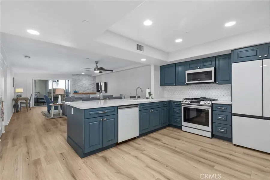 200 Pacific Coast Highway #M50, Huntington Beach, CA 92648 - #3