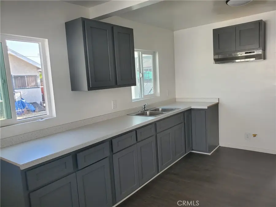 837 W W Gage Ave, Los Angeles, CA 90044 - Image #3