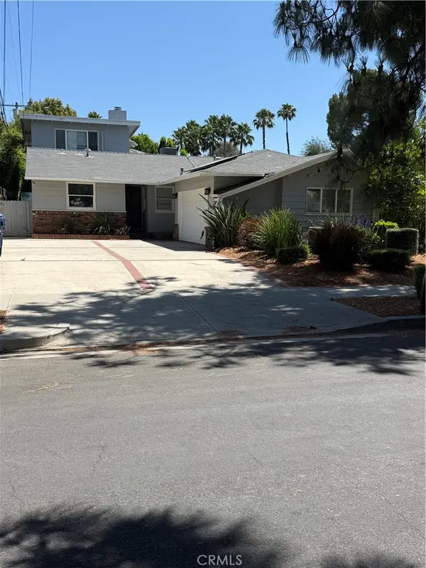 22814 Collins, Woodland Hills, CA 91367