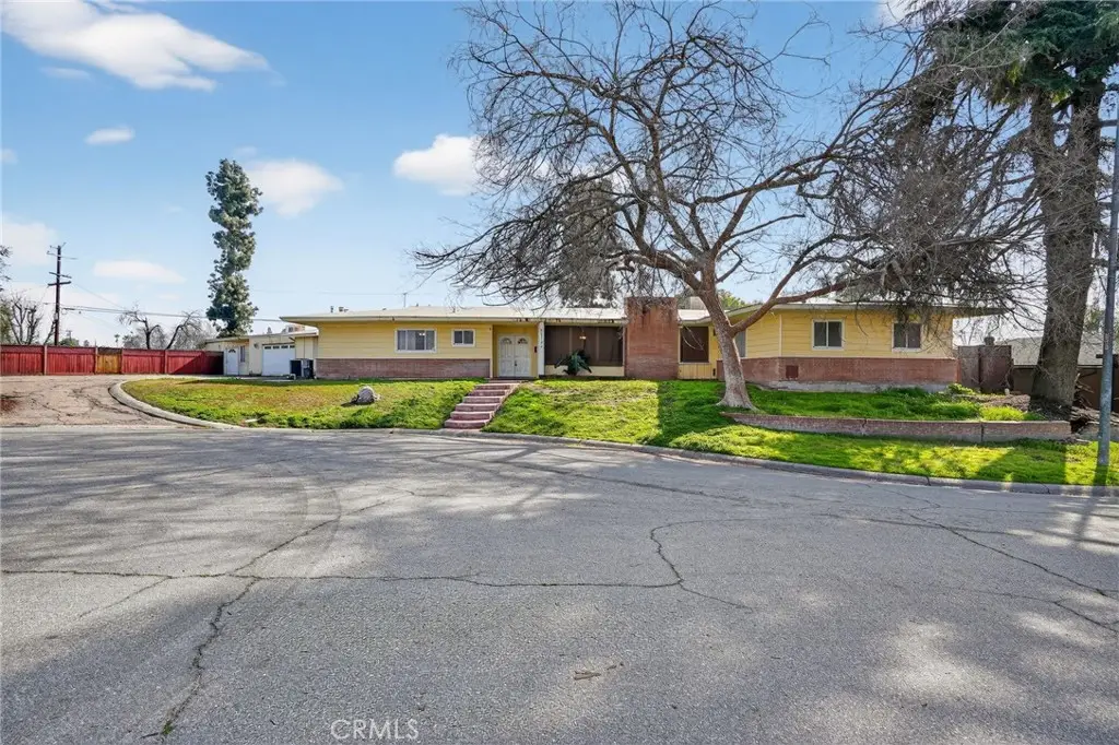 1733 Crestmont, Bakersfield, CA 93306 - #1