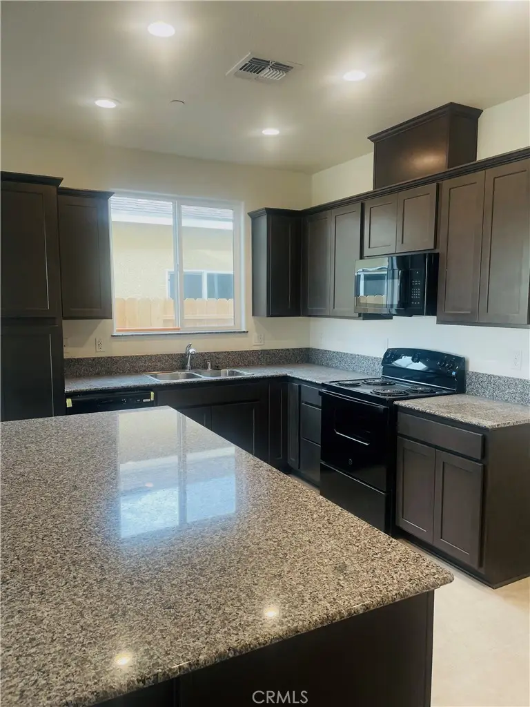 165 Squaw Valley Dr., Merced, CA 95341 - #3