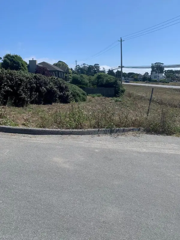 318 Coronado Avenue, Half Moon Bay, CA 94019