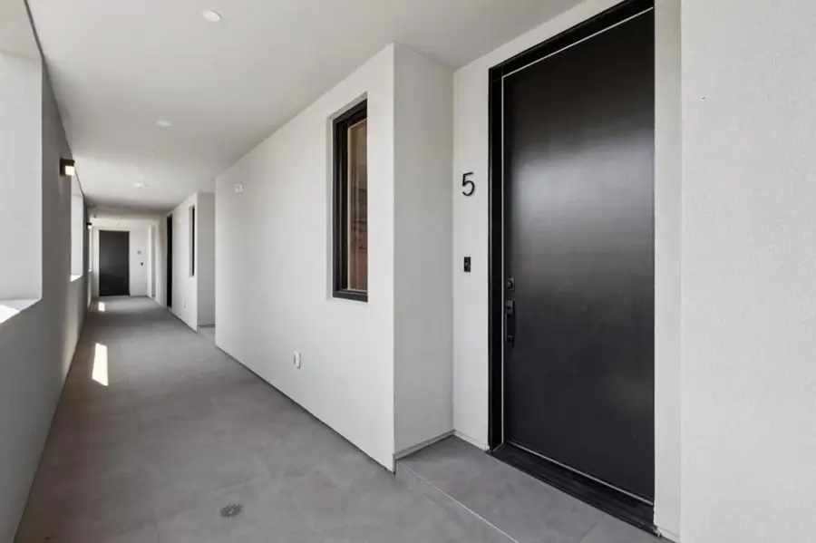 1433 Floribunda Avenue #5, Burlingame, CA 94010 - Image #3