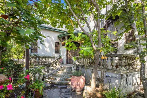 1300 Paloma Avenue, Burlingame, CA 94010