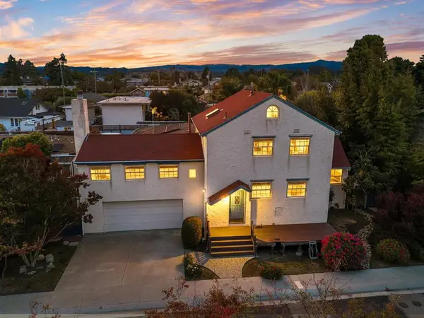 1735 Matthews Lane, Santa Cruz, CA 95062