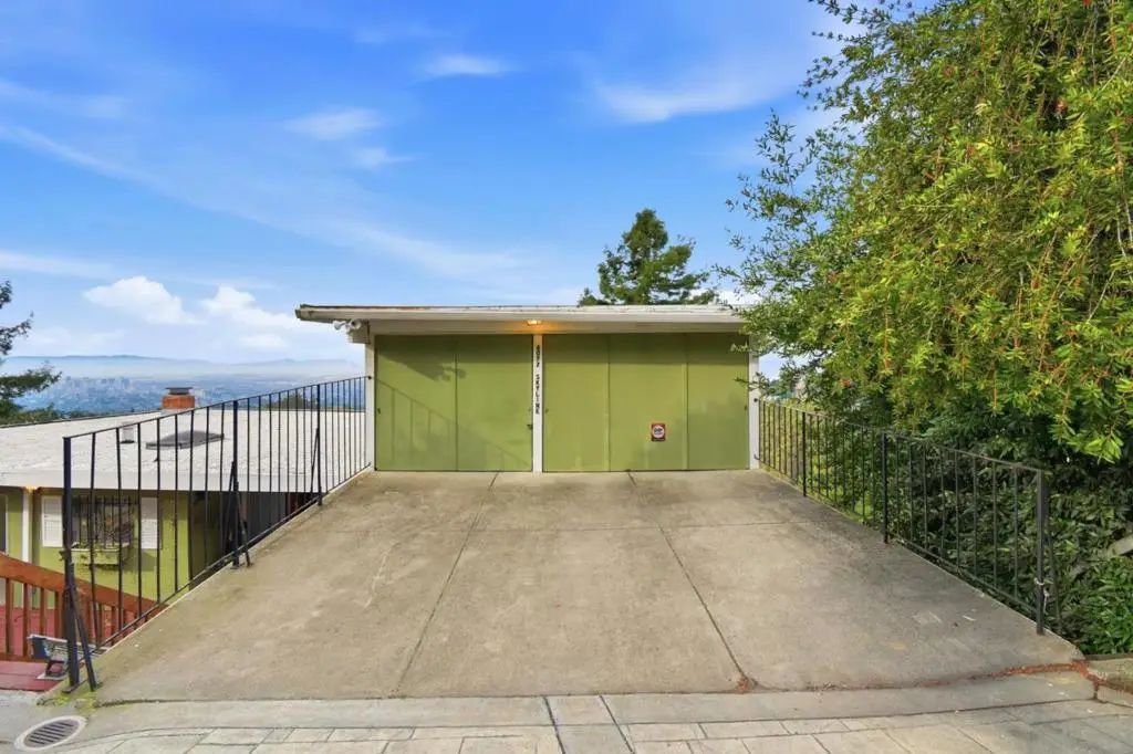 6077 Skyline Boulevard, Oakland, CA 94611 - Image #1