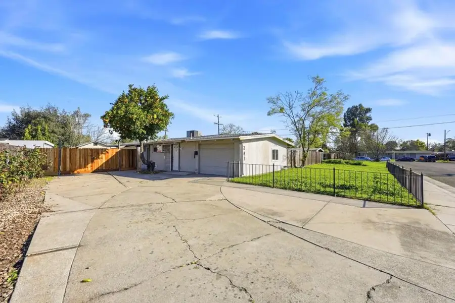 203 W Pearl Avenue, Stockton, CA 95207 - #2