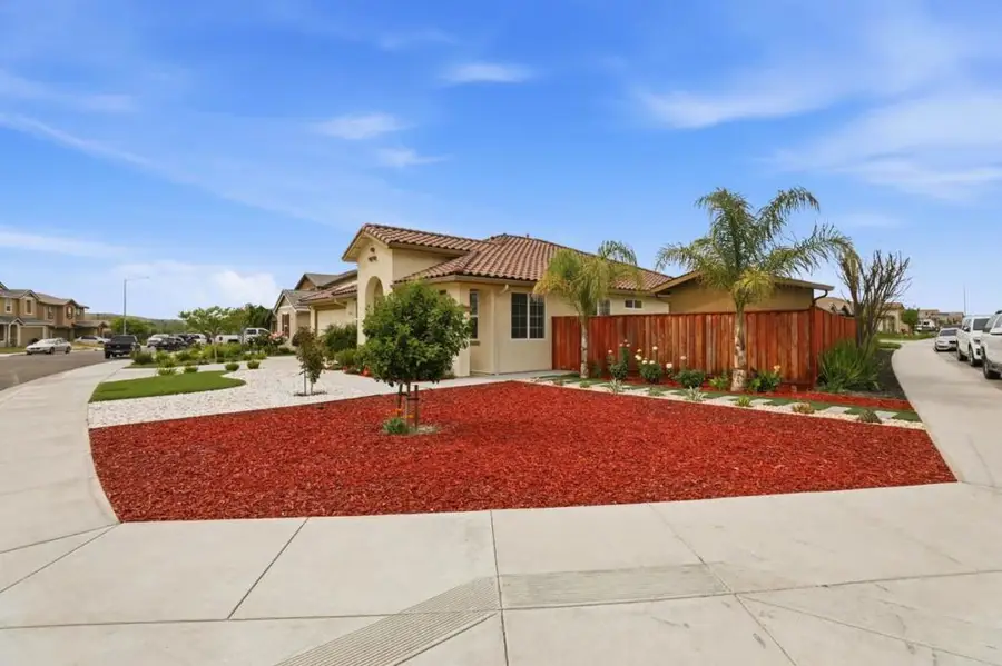 805 Klamath Way, Hollister, CA 95023 - #3