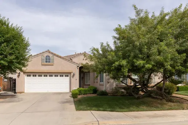 1827 N Joshua Avenue, Clovis, CA 93619