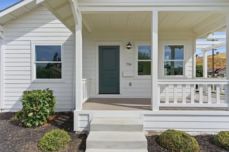 706 Central Avenue, Hollister, CA 95023 - #3