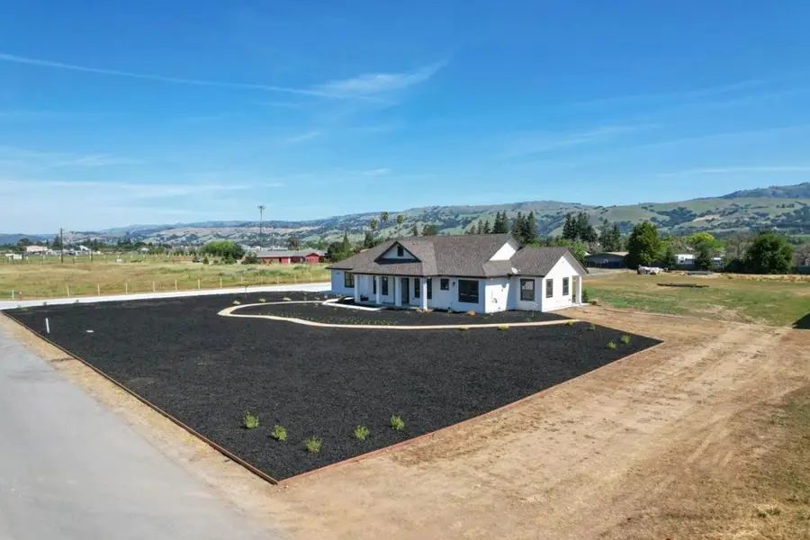 920 E Middle Avenue, San Martin, CA 95046 - #2