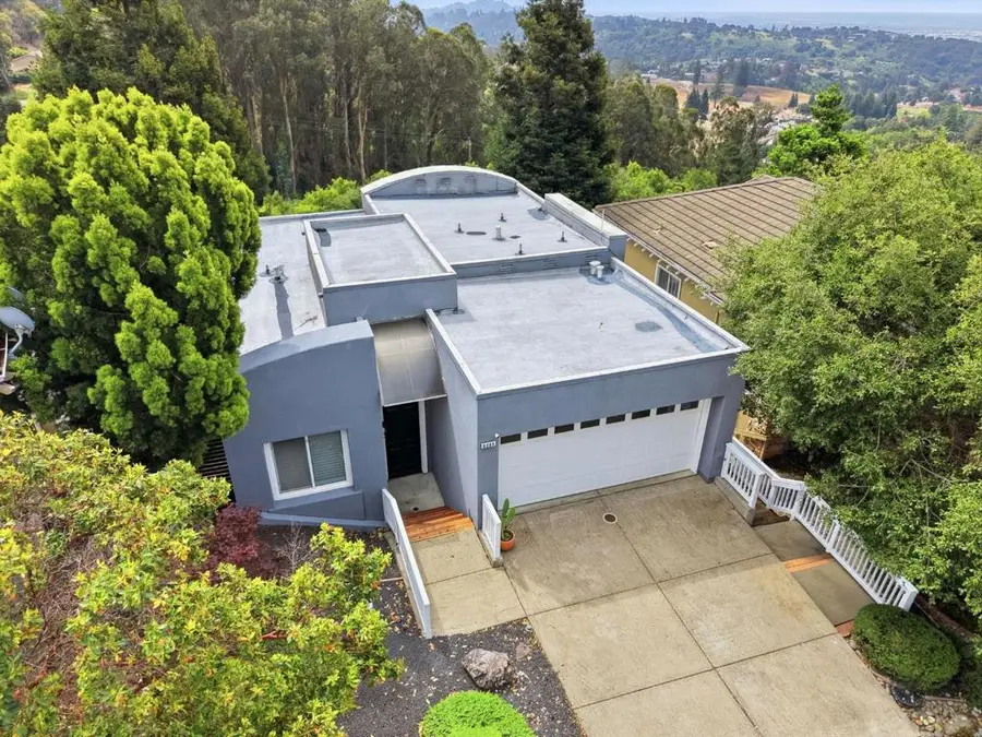8265 Skyline Circle, Oakland, CA 94605 - #3