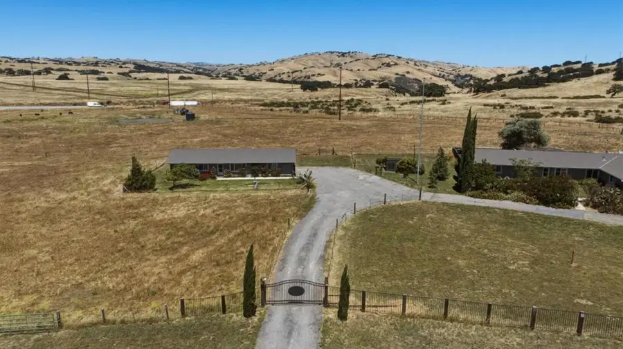 38780 Dinosaur Point Road, Hollister, CA 95023 - #2