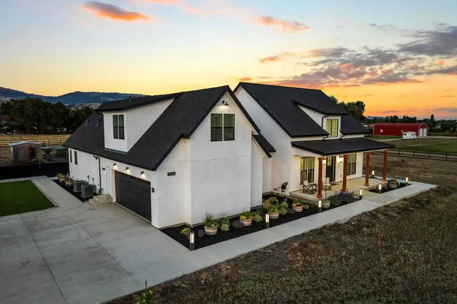 15400 Seymour Avenue, San Martin, CA 95046 - #2