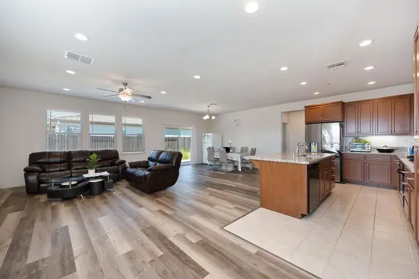 7905 Springarden Way, Sacramento, CA 95828