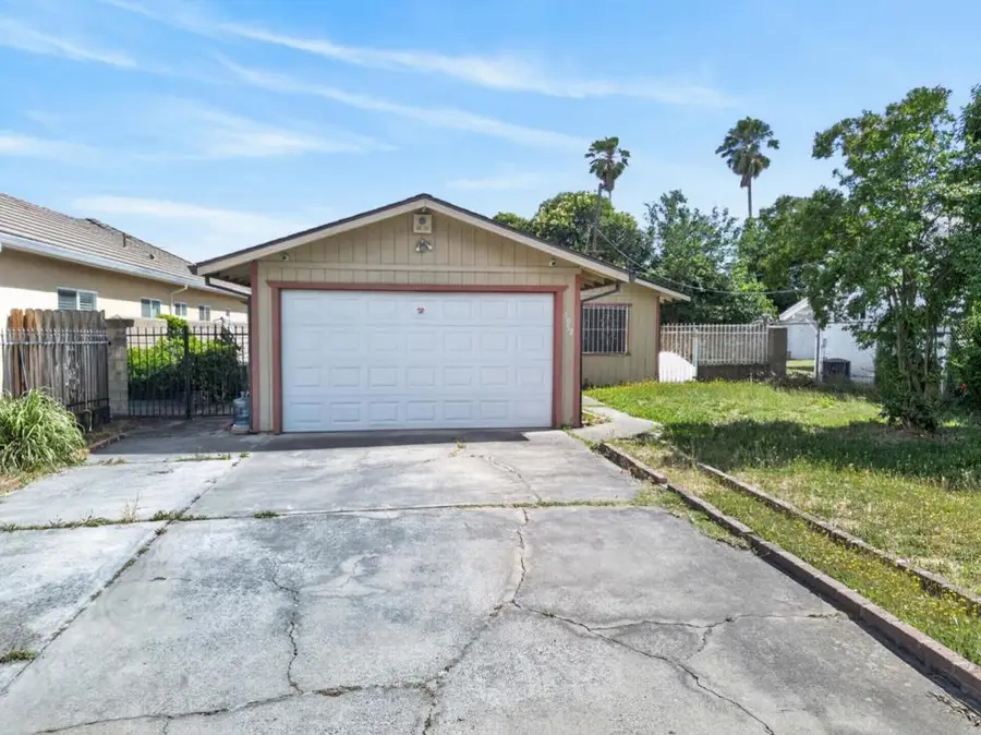 7952 39th Avenue, Sacramento, CA 95824 - #2