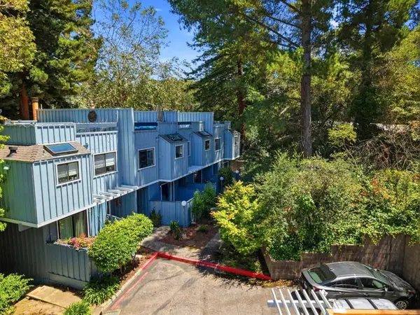 2052 Wharf Road, Capitola, CA 95010