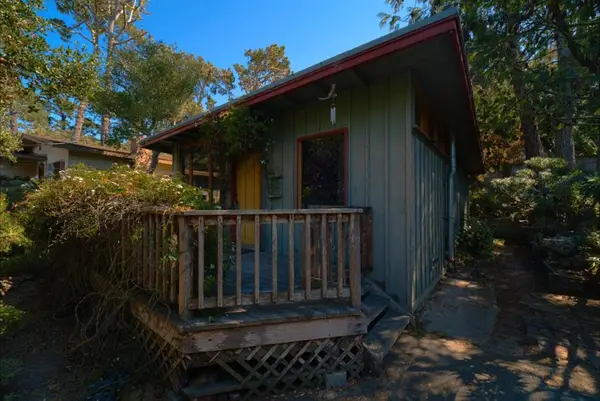 1019 Hillside Avenue, Pacific Grove, CA 93950