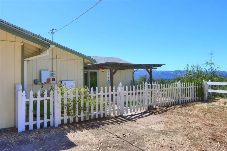 46316 Eastwood S, Oakhurst, CA 93644 - #2