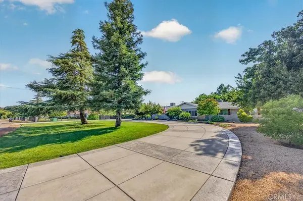 5325 N Greenwood Drive, Clovis, CA 93619