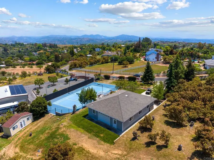 4938 San Jacinto Circle E, Fallbrook, CA 92028 - Image #2