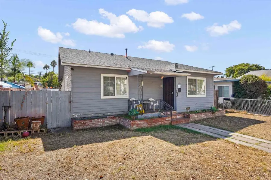 127 W 5th Avenue, Escondido, CA 92025 - #2