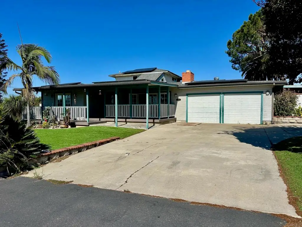 880 Crest View Rd, Vista, CA 92081 - Image #1