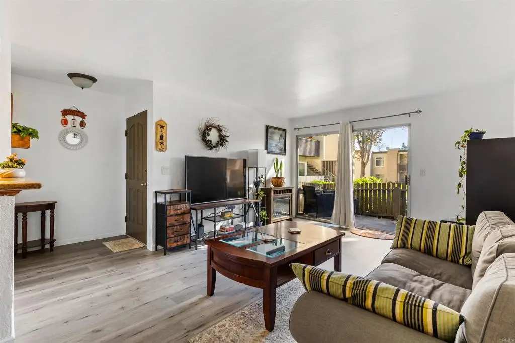 432 Edgehill Lane #83, Oceanside, CA 92054 - Image #1
