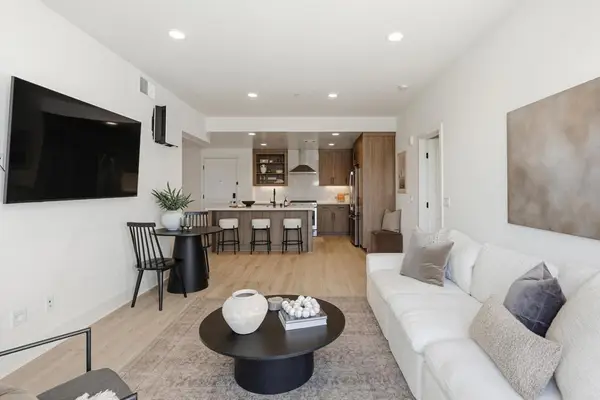 1107 Catania Court #203, Encinitas, CA 92024