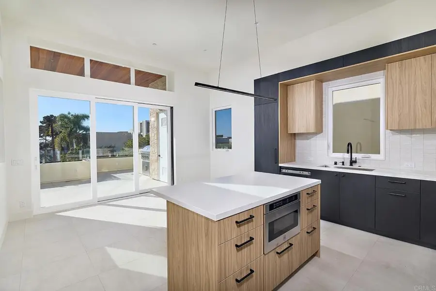 3901 Haines, San Diego, CA 92109 - #3