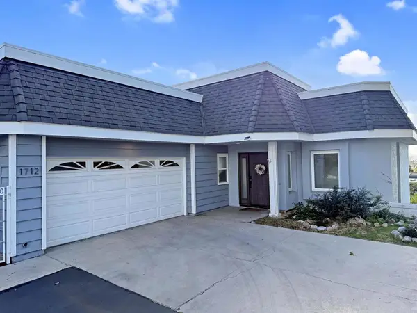 1712 Burgundy Road, Encinitas, CA 92024