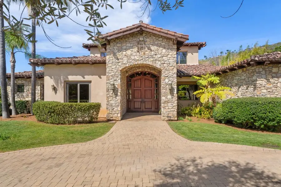 2428 Catalina Avenue, Vista, CA 92084 - #3