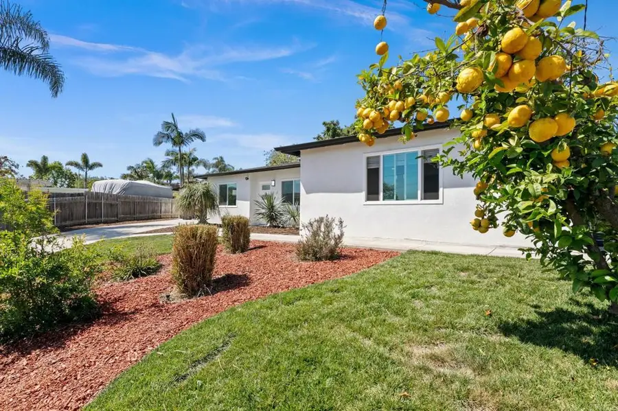 527 Mynah Place, Vista, CA 92083 - #2