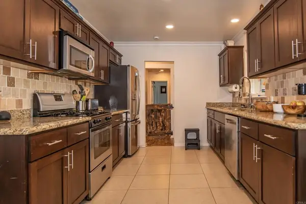 2094 Thibodo Ct, Vista, CA 92081