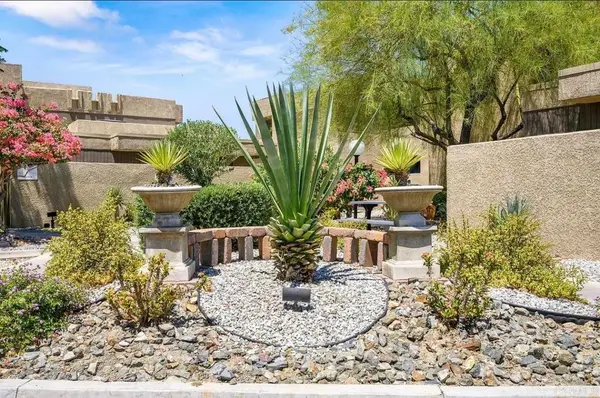 481 Bradshaw Lane #13, Palm Springs, CA 92262