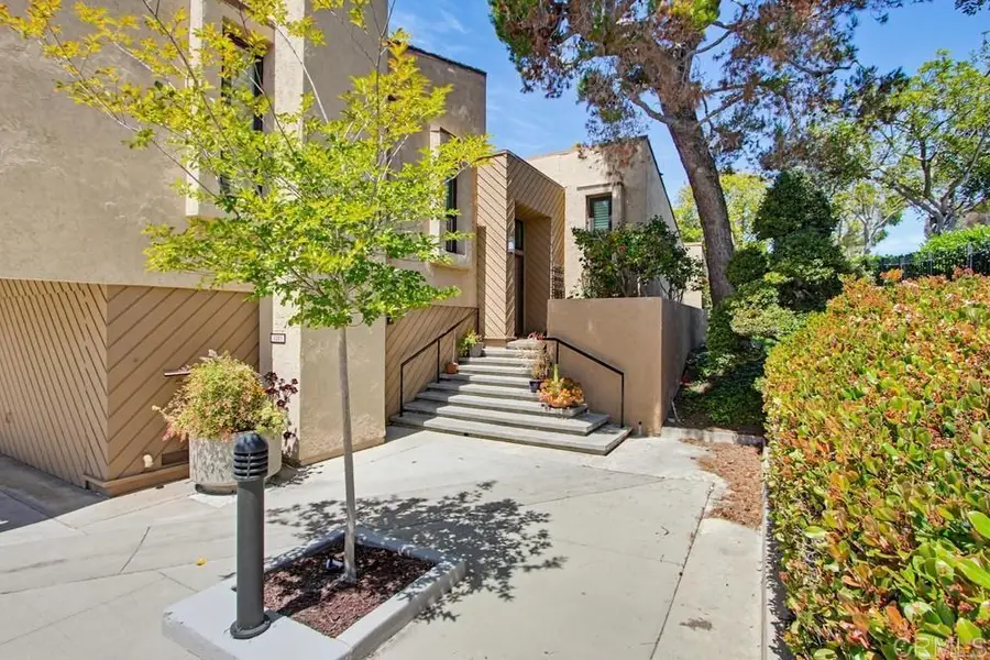 2201 Plaza De Las Flores, Carlsbad, CA 92009 - #2