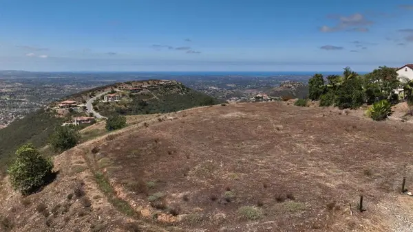 75-8473 Via Rancho Cielo, Rancho Santa Fe, CA 92067