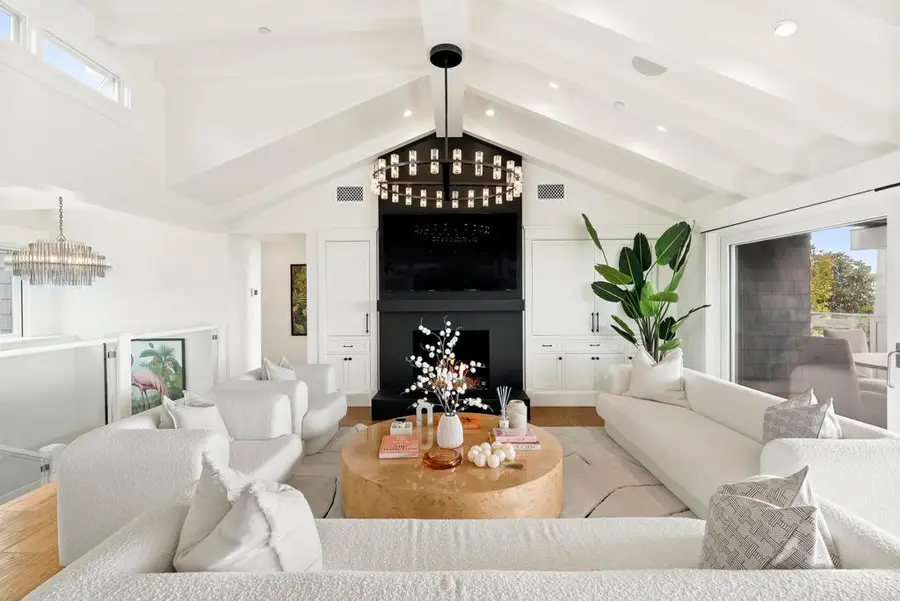 2026 Seaview Ave., Del Mar, CA 92014 - #3