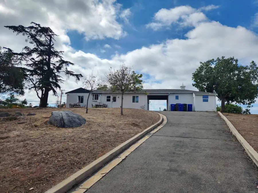 1060 Crest View Rd, Vista, CA 92081 - #3