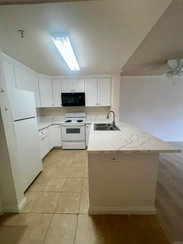 8889 Caminito Plaza Centro #7206, San Diego, CA 92122 - #3